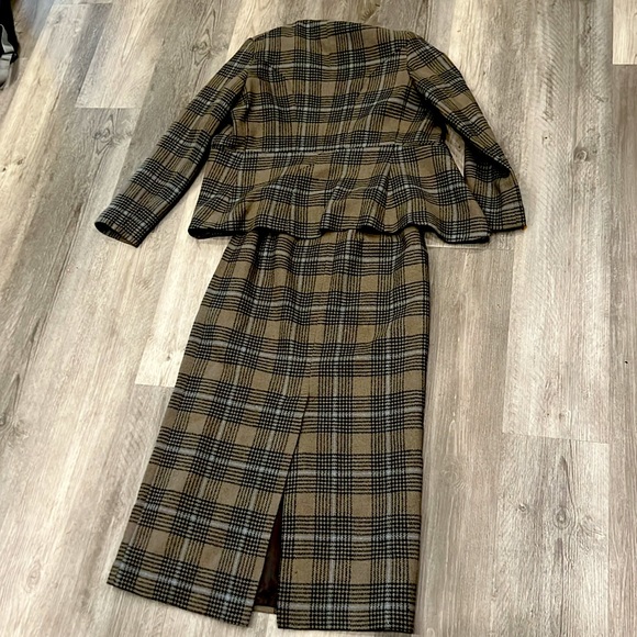 Harvé Benard skirt set, like new - Picture 2 of 9